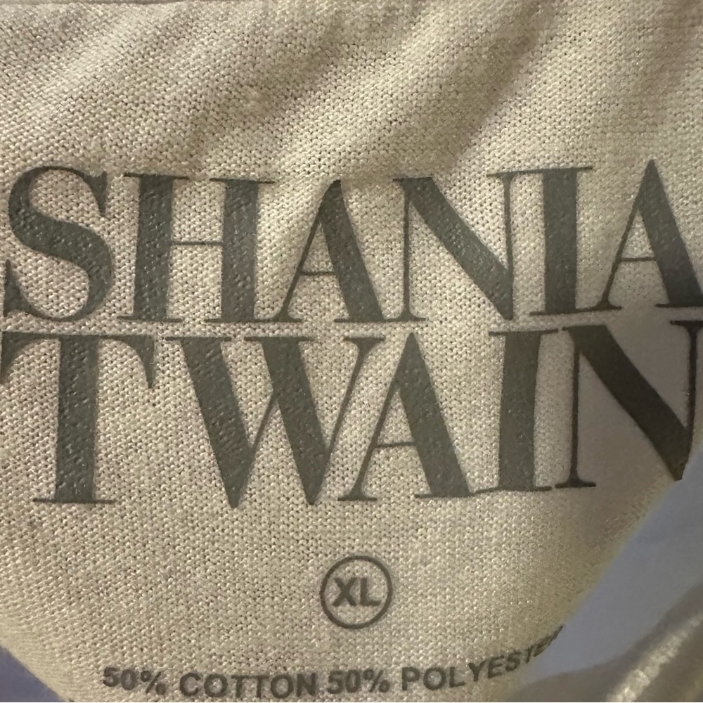 Shania Twain White and Pink T-Shirt - Picture 3 of 3